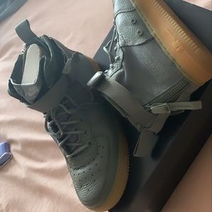 Woman’s Air Force 1 sneakers